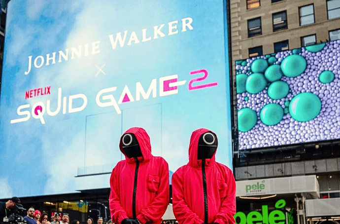 Telebim promujący współpracę Johnnie Walker z Netfliksem